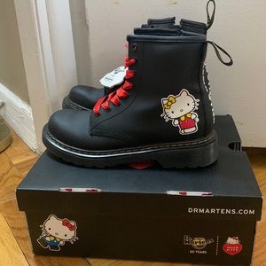 Hello Kitty Dr. Martens- kids